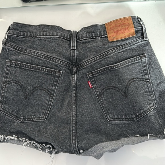 Levi’s women’s jean shorts size 29w - Picture 3 of 3